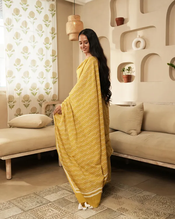 Yellow_Cotton_Waves_H_Block_Printed_Mul_Saree_With_Tassels_For_Women